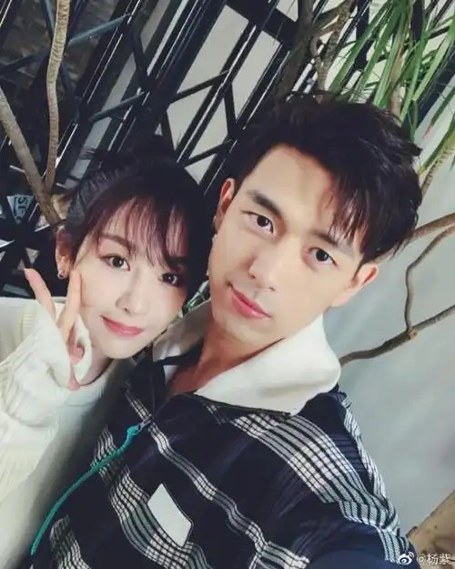 糖度满分肖战深情一吻杨紫抿嘴不敢对视戏里夫妻戏外难成情侣