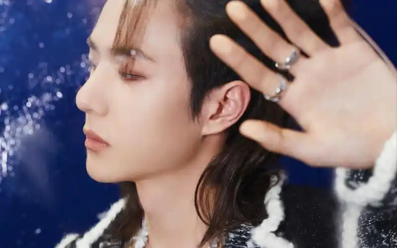 【王一博】全新数字单曲《无感》首秀 湿身舞台燃爆2020跨年演唱会