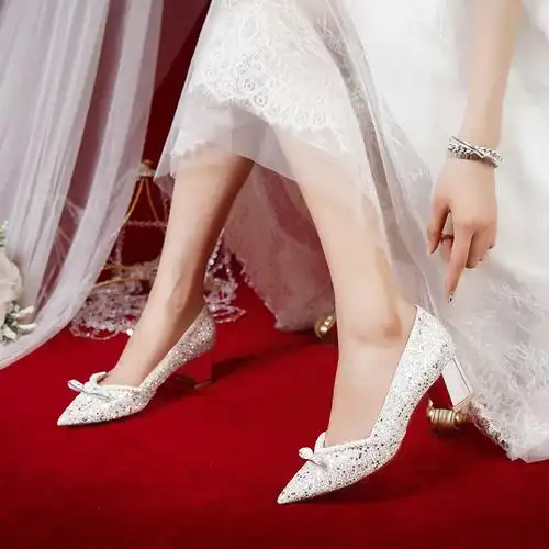 白色婚鞋粗跟女2021年新款秀禾婚纱两穿新娘高跟鞋日常可穿水晶鞋