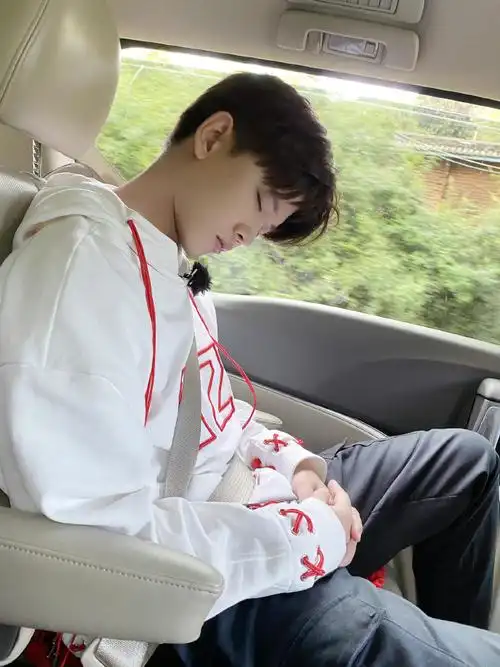 任嘉伦小年湿发照##任嘉伦2023无愧初心