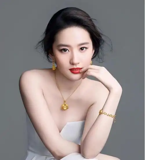 万万没想到,36岁无人敢娶的刘亦菲,活成了谁都惹不起的模样