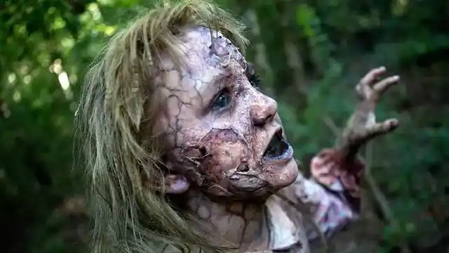 【熊猫】小女孩不幸变成丧尸,父亲心甘情愿做其口粮!