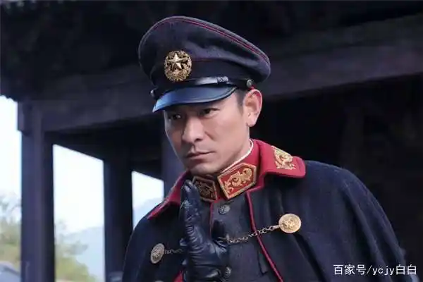 老戏骨穿军装,谢霆锋冷酷,吴秀波儒雅,图五如来穿军装不怒自威