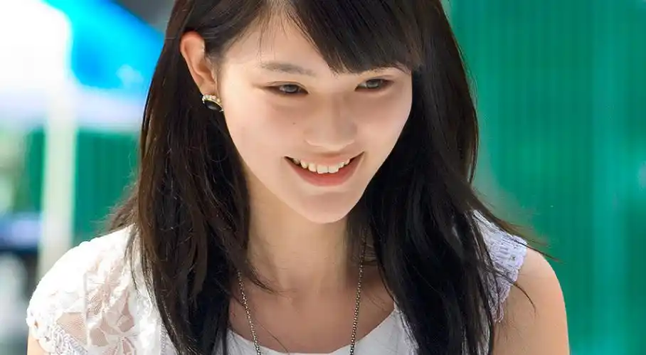 而李斯丹妮一直都被传是 t,不直 ↓还记得当年金晨和邓伦恋情被曝光