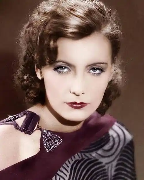 既是导演又是演员,以独特的魅力和才华著称,演员葛丽泰·嘉宝_作品