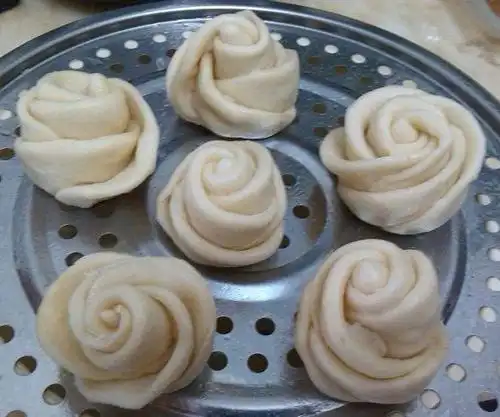 白玫瑰花蒸包子