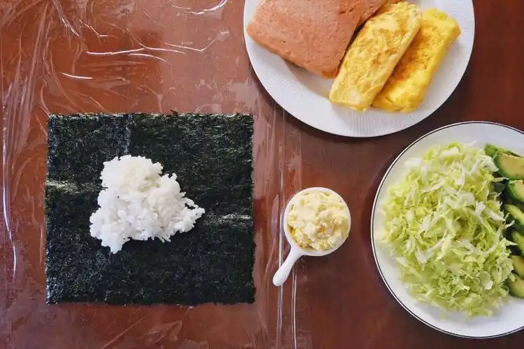 第4步(一起做便当-泡菜五花肉口袋饭团的做法)