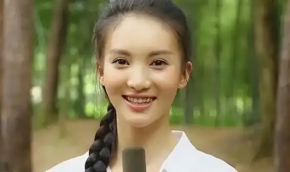 金晨12年前原来长这样!天庭饱满地阁四方,和现在哪像一个人?