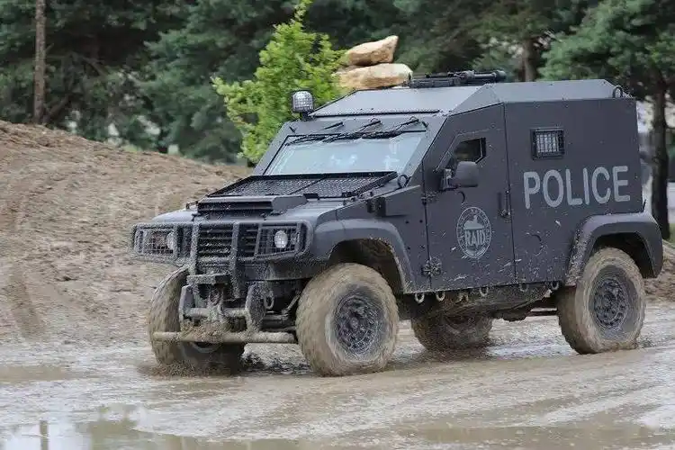 法国精锐的黑豹特警为何在实战中大出洋相