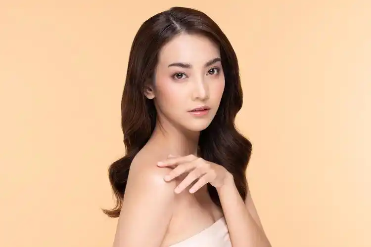 新鲜的皮肤有着米色的背景美女三七女生节37女生节三八妇女节38妇女节