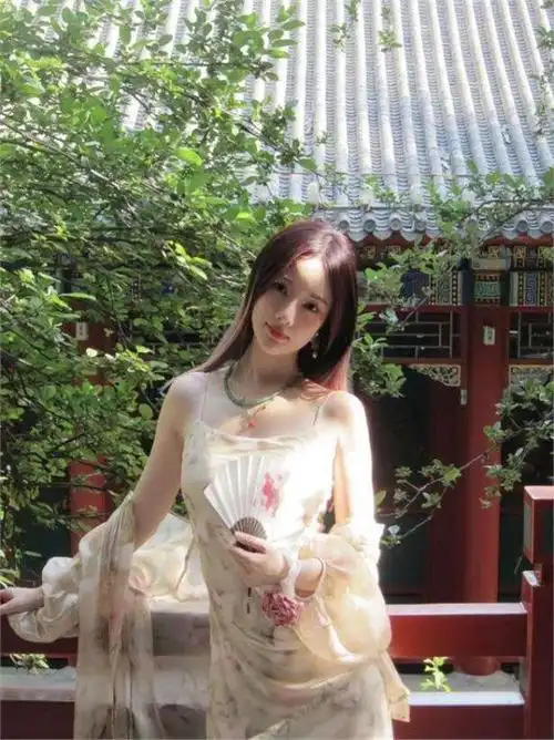 以甜馨视角看李小璐:我那"犯了大错"的妈妈,现在到底有多牛!