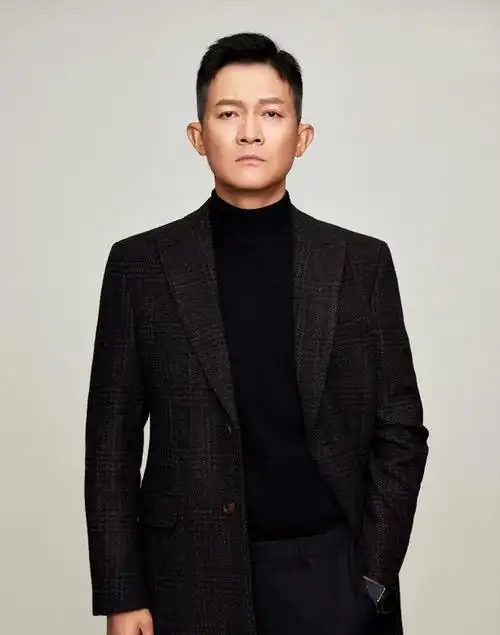 杨志刚|演员杨志刚:被哥哥郭靖宇捧红,娶小师妹张静,婚后钱都归妻子管