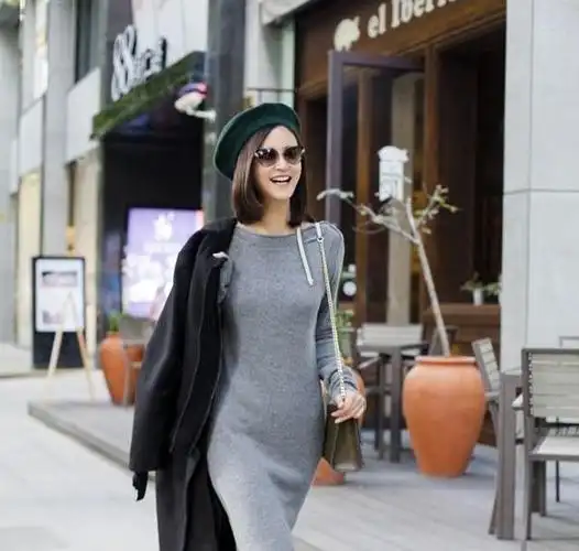 张歆艺霸气外露秀美腿