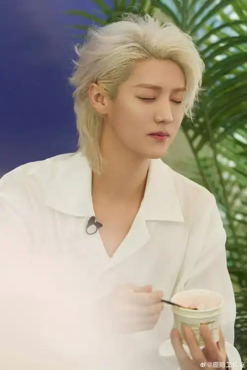 甄稀冰淇淋#lh#和鹿晗一起看海#  【20240520—工作室ins更新一则】