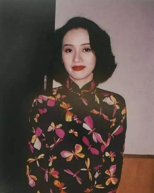 1,说说梅艳芳和张国荣合作的经典《胭脂扣》中的十二少和如花