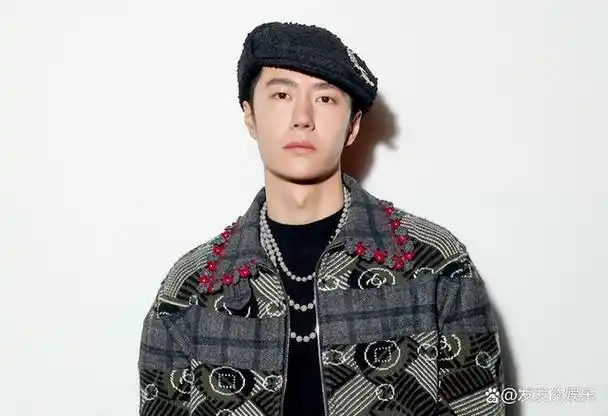 巴黎生图第四弹刘亦菲身材丰满有料被王一博的脸吓到了