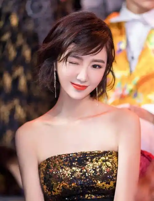 毛晓彤近照,盈盈一握的细腰无比吸睛,整体看上去时尚又迷人_陈翔_贝