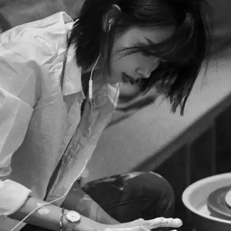 日韩黑白头像 黑白头像图片大全 -【爱个性】