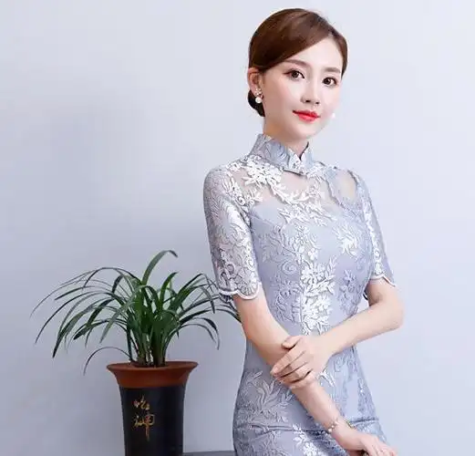 蕾丝与旗袍的碰撞,让女人有了更多对于优雅旗袍的解读和深情,更让女人