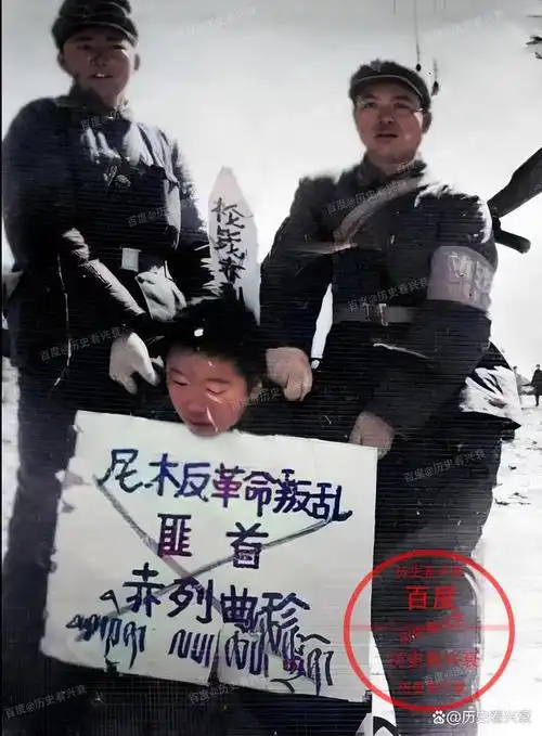 1983年在西安拍摄的照片,照片中被警察抓获的女子叫马燕秦,她被戴上