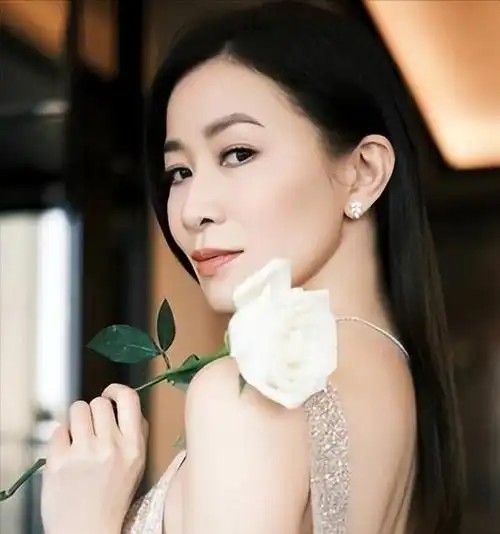 事实证明,没婚姻没子女,除了钱一无所有的佘诗曼,才是人间清醒