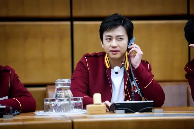 邓超《奔跑吧》突破自我 全英文演讲发博力证"学霸"