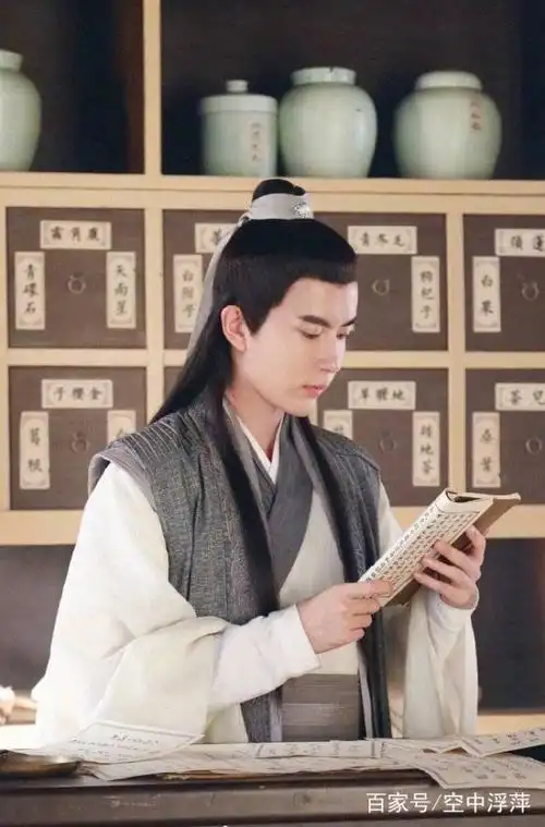 《新白娘子传奇》许仙的扮演者于朦胧,古装扮相帅出新高度!