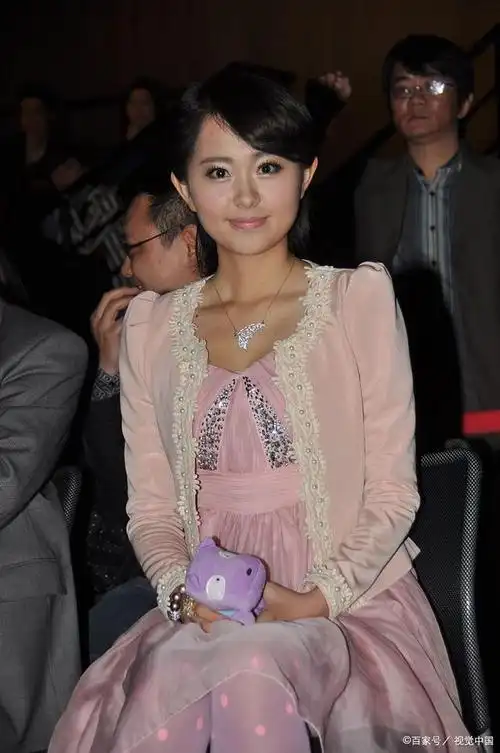 孙耀琦曝"奇葩粉丝"示爱王一博:陛下