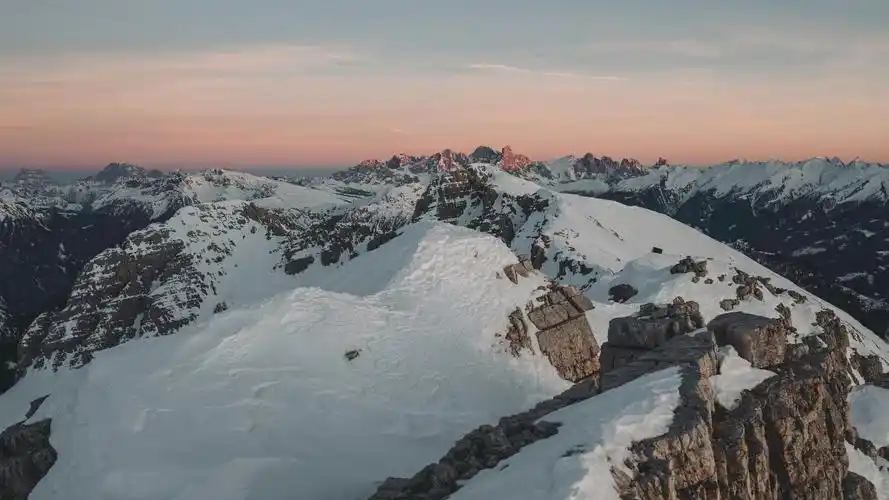 31m上传时间:2020-06-16壁纸标签:山自然景观4k壁纸封面图山 自然景观