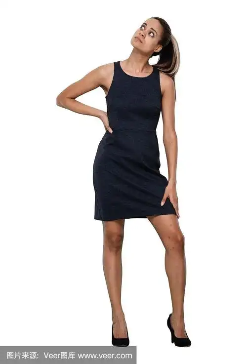 正面图/全身/一个30-39岁的成年人漂亮的/马尾辫/长发非洲裔/非洲裔