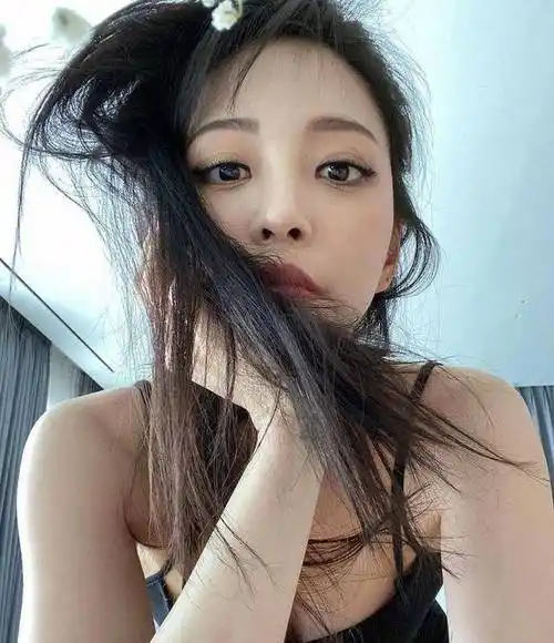 40岁韩艺瑟穿搭风格解析 40岁韩艺瑟最新街拍图片