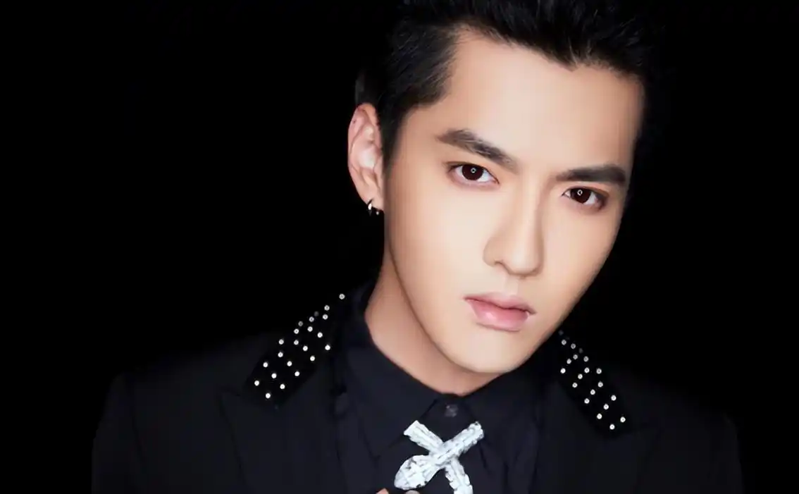 吴亦凡近照疑似曝光,发福到认不出来,当上"副班长"仍坚持写歌