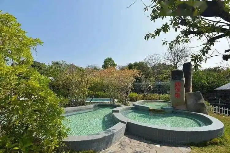 1111元抢汕头市莲花山温泉度假村2大2小套票