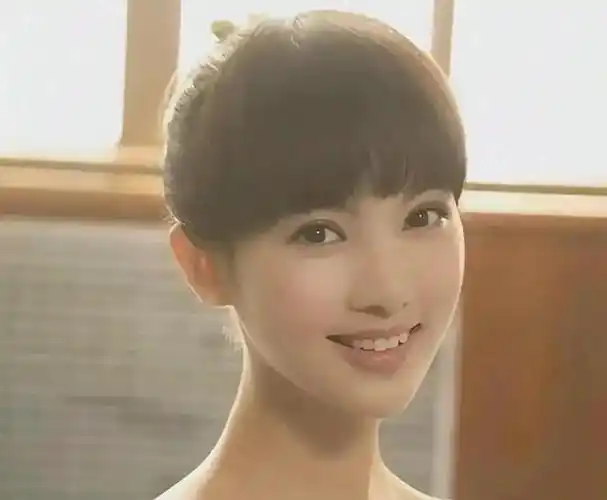 张萌看中金晨签约.可以说金晨凭浪姐走上星光大道.