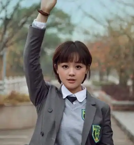 在e班念书妈妈是a班尖子班班主任又比如叛逆少女——宋语嫣(林千鹿 饰