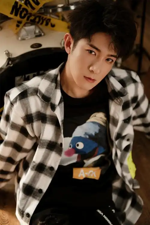 季肖冰格子衬衫帅气写真图片49