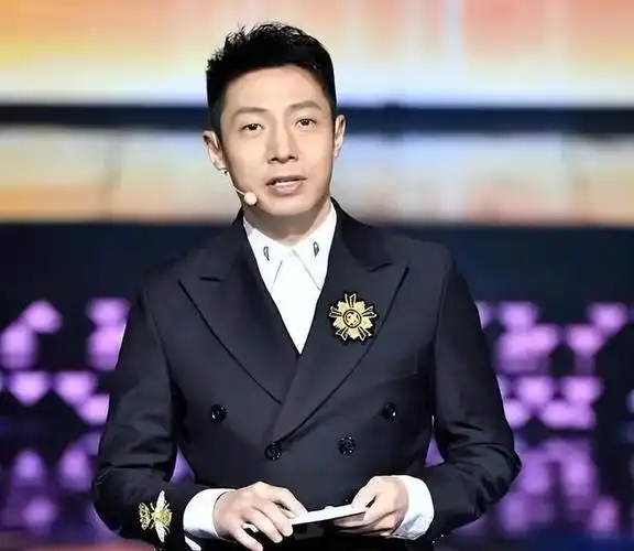 "征服小撒"李白:有颜有钱还有才的千金,为啥偏偏倒追撒贝宁?