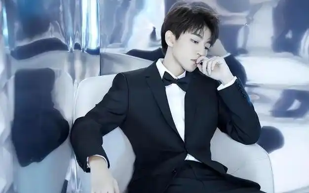 王俊凯代言潮牌不被品牌网络店铺认领客服称他不是我们代言人