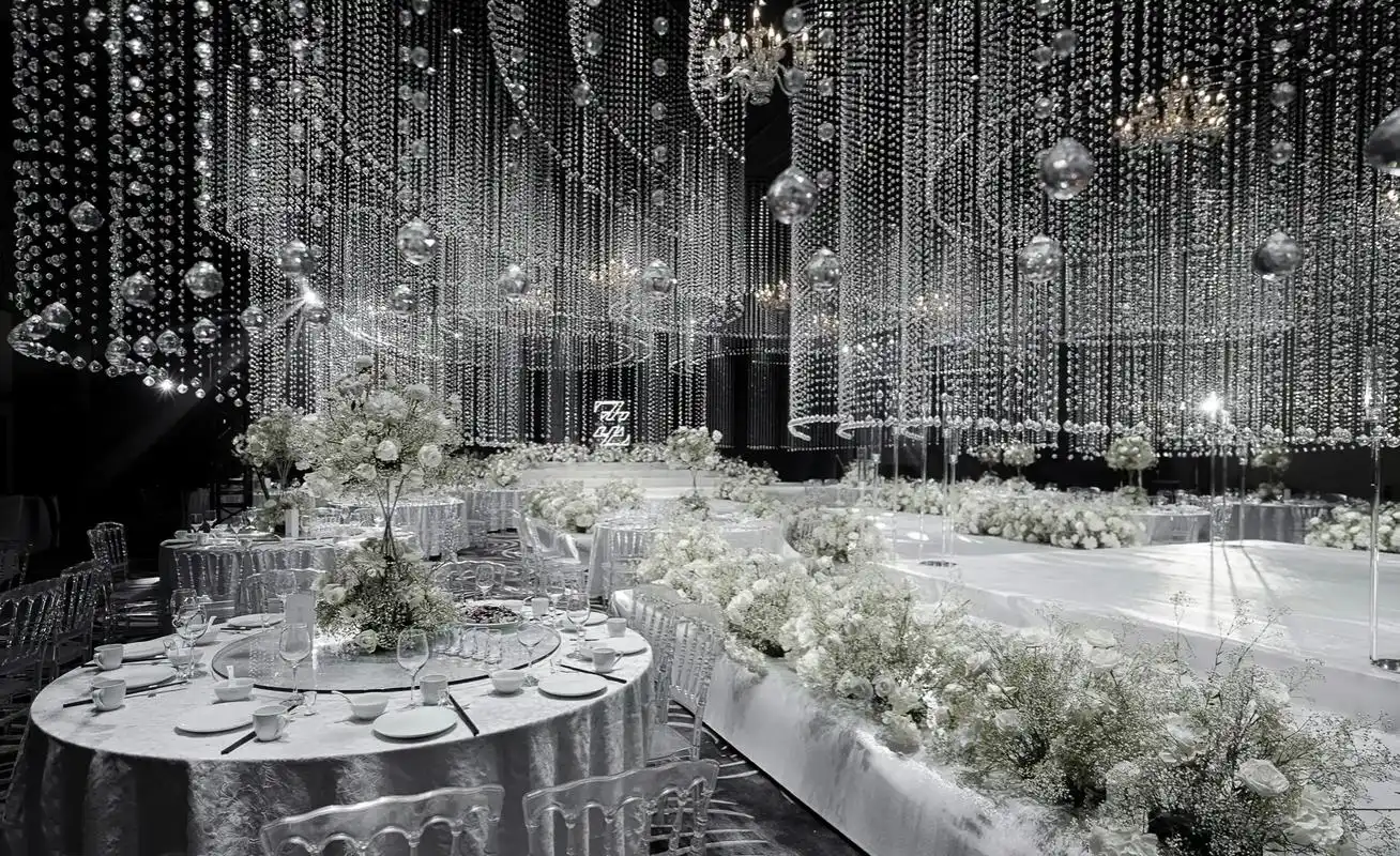 纯白色婚礼现场.