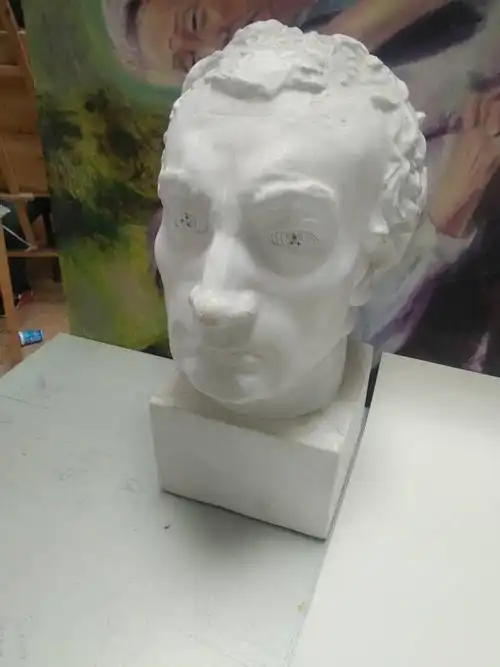 这个石膏像是谁啊