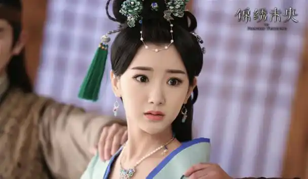 《锦绣未央》毛晓彤古装剧扮相惊艳剧照