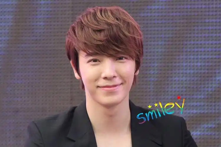 求super junior每个成员的正面照和资料.