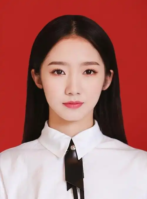 来点漂亮女明星证件照吧😍😍😍