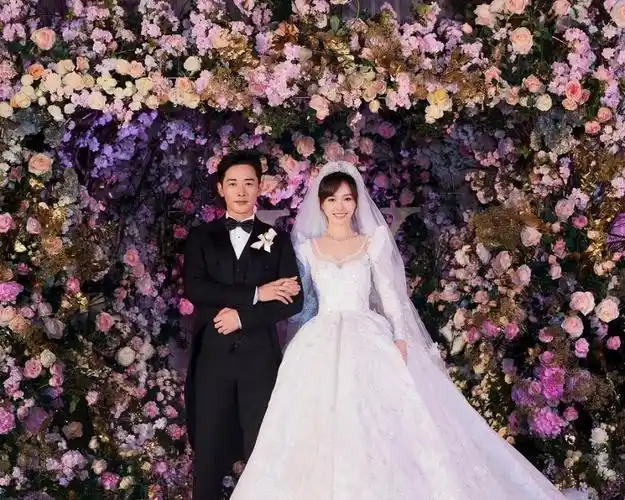 赵丽颖怀孕7个月还是个男宝宝赵丽颖冯绍峰会补办婚礼吗