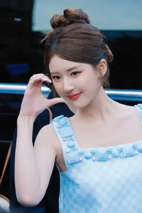 赵露思米兰时装周