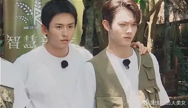 张哲瀚许凯在节目里亲密互动关系真好不愧是曾经的同门师兄弟