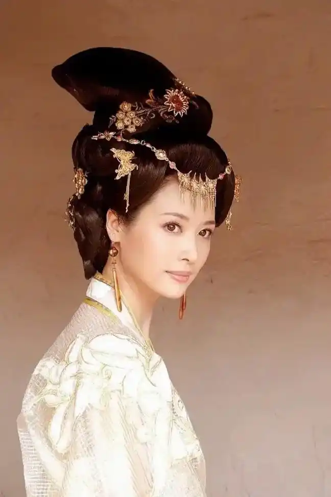 邓英.图1-图7:《大敦煌》-珍娘 图8:《西游记续集》-樵 - 抖音