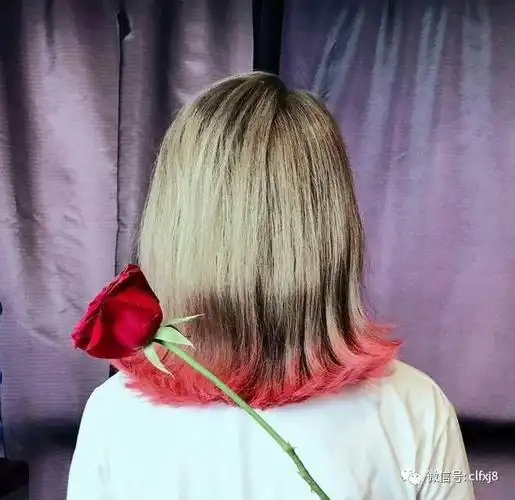 今年流行"发梢染"