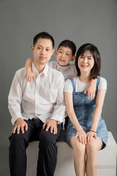 东航云南和谐家庭:幸福是靠双手奋斗的