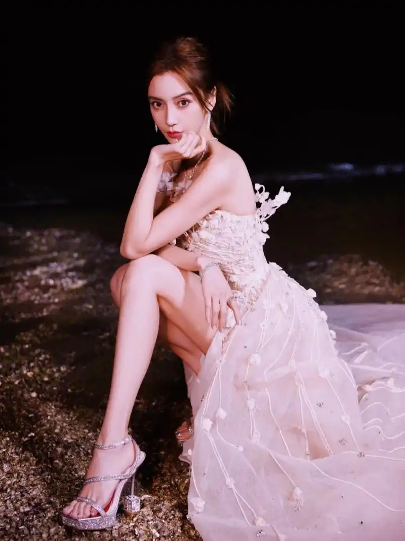 杨颖angelababy金鸡红毯礼服造型 #杨颖angelababy金鸡造型解析 : 这